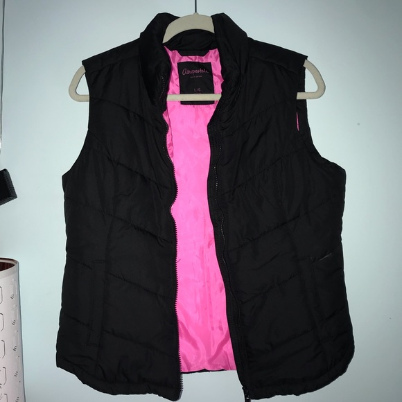 BLACK PUFFER VEST! Size large - Picture 3 of 4